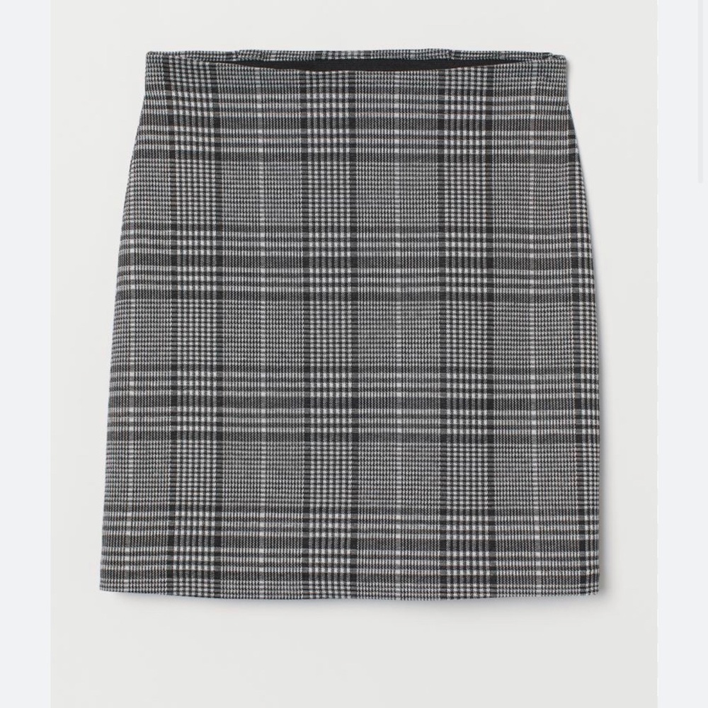 H&M Divided white and black checkered plaid pencil skirt